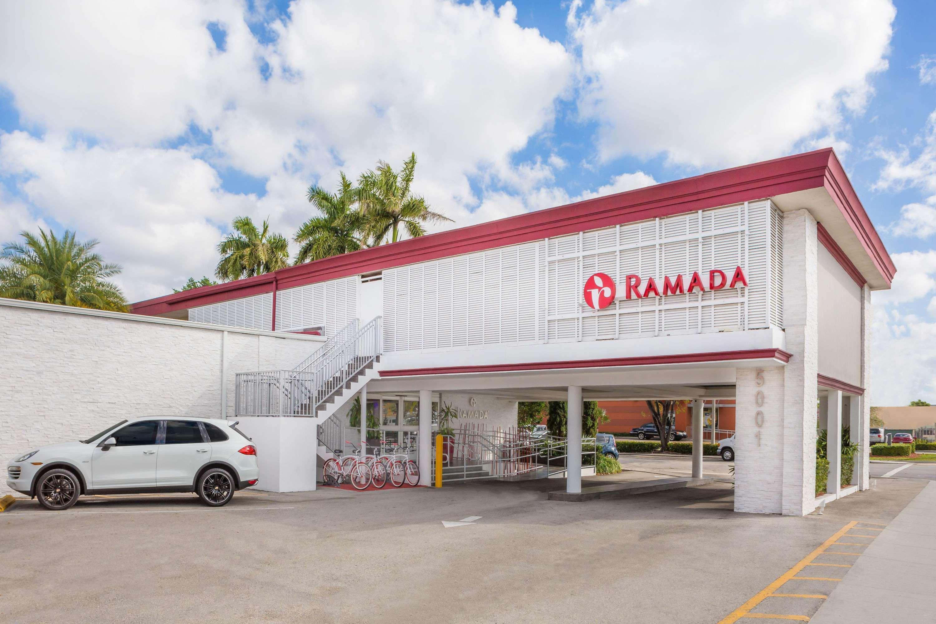 Ramada By Wyndham Miami Springs/Miami International Airport Hotell Exteriör bild